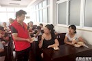 武陵区助残志愿者为西城阳光家园残障学员送来“爱心面包”